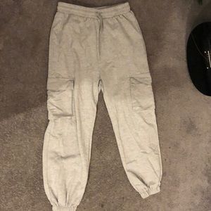 Light gray cargo jogging pants
